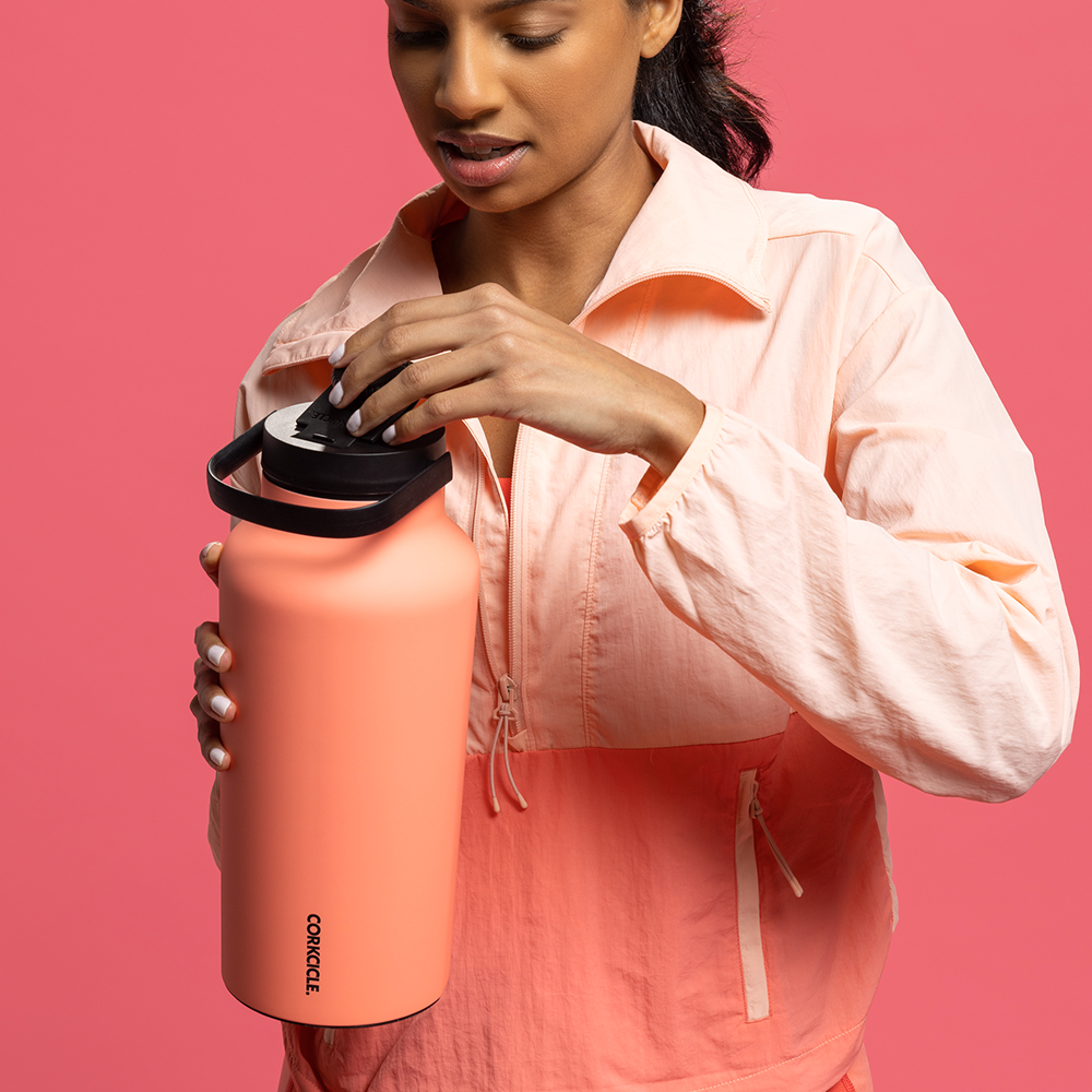 series-a-sport-jug-y3 968dacb42298--05.png